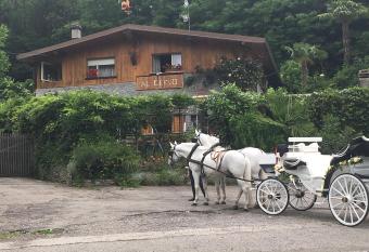 Al cervo tra i laghi has Balcony rooms