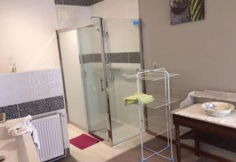 Appartement tout confort centre Baccarat allows 18 year olds to book a room