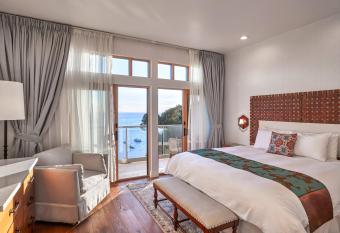 Zane Grey Pueblo Hotel allows 18 year olds to book a room