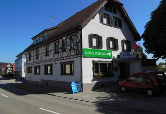 Gr  ner Baum allows 18 year olds to book a room