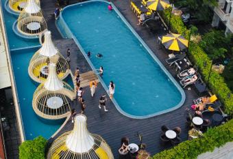 The Twizt - Lifestyle Hostel & Hotel has Balcony rooms