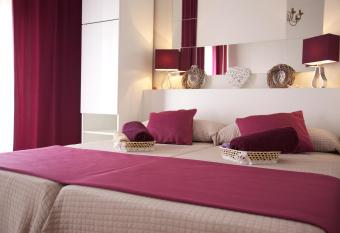 Apartamentos Plaza de Austria allows 18 year olds to book a room