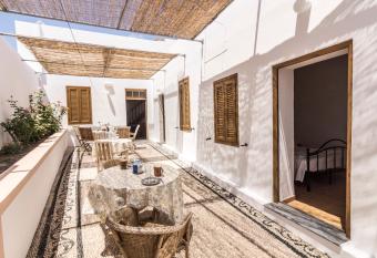 Villa Mika has Balcony rooms