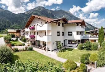 Pension Granbichler has Balcony rooms