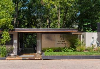 Vivari Hotel and Spa by Mantis has rooms with a private hot tub
