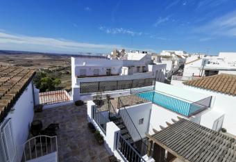 TRIPERIA 25 allows 18 year olds to book a room