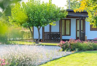 Agriturismo e Agricamping Le Nosare allows 18 year olds to book a room