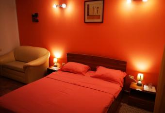 Vila Sara has Balcony rooms