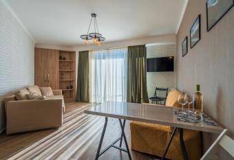 Perfect location! Magnificent view! Extra bedroom apartment! allows 18 year olds to book a room