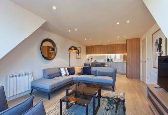 Staines City Centre by Charles Hope has Balcony rooms