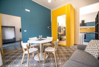 Salerno 1950 has Balcony rooms