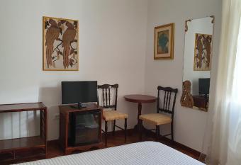 Casa di Mara has rooms with a private hot tub