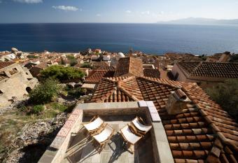 Victoria s House in Monemvasia Castle has Balcony rooms
