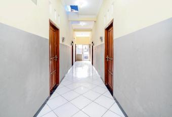 SUPER OYO 2209 Solo Point Guest House Syariah allows 18 year olds to book a room