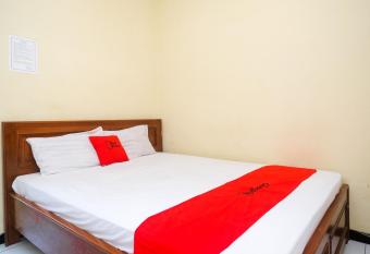 RedDoorz near Candi Sukuh Karanganyar allows 18 year olds to book a room