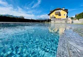 Residence Tantalus has Balcony rooms
