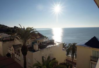 La Marina SeaView Penthouse allows 18 year olds to book a room