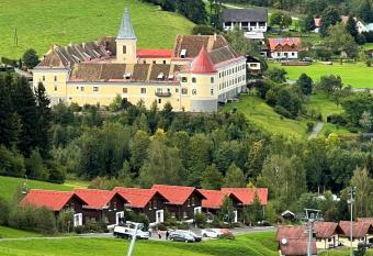 Ferienpark Gaal has Balcony rooms