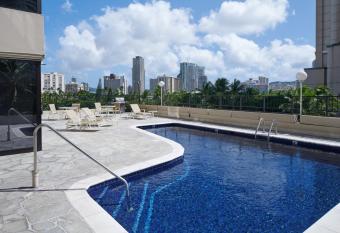 Aqua Palms Waikiki allows 18 year olds to book a room