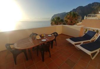 Vivienda Vacacional Los Gigantes has Balcony rooms