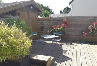 La Voile Bleue allows 18 year olds to book a room