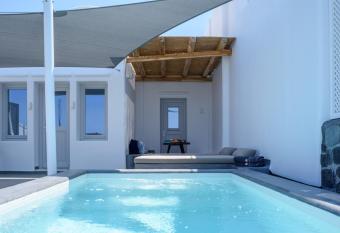 Soil of Sun Luxury Villas has Balcony rooms