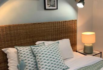 Hotel Les Embruns allows 18 year olds to book a room