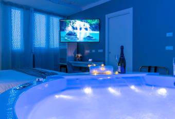 4 Star Suite SPA - Self Check-In allows 18 year olds to book a room