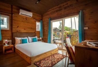 Mariners Bay Beach Resort has Balcony rooms