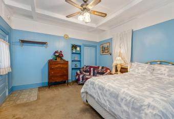 Log Cabin Inn has Balcony rooms