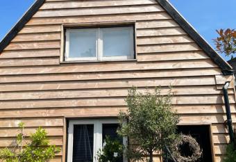 Tiny House Lindenhouse allows 18 year olds to book a room