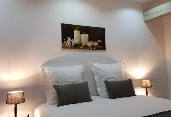 Les Appartements de la Gare has Balcony rooms