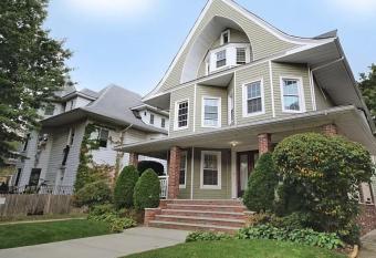 Gorgeous Victorian House!! first floor has Balcony rooms