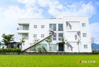 Wunan Zoo Family Homestay has Balcony rooms