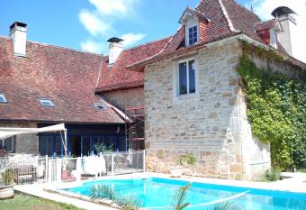 Gite de 6    14 pers avec Piscine-Jacuzzi- Salle des f  tes has Balcony rooms