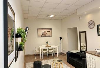 City Centre 3BD Apartment by Hostlovers allows 18 year olds to book a room