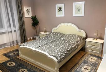 Margar  ta Apartman allows 18 year olds to book a room