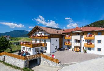 Der Brunnerhof has Balcony rooms