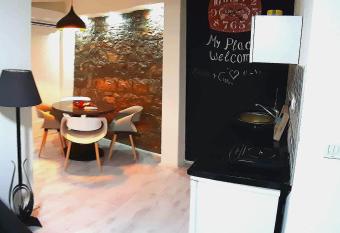 My Place Lux Apartament allows 18 year olds to book a room