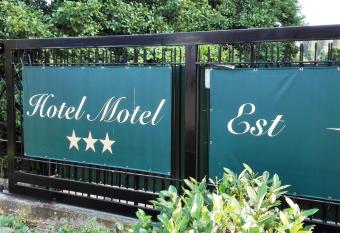 Hotel Motel Est allows 18 year olds to book a room