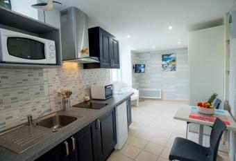 Studio Mer , r  sidence Excelsior allows 18 year olds to book a room