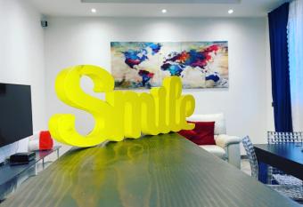 Samy s Home free parking has rooms with a private hot tub