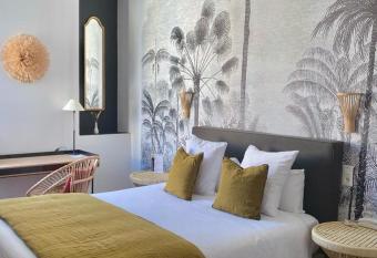 H  tel La R  sidence has Balcony rooms