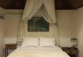 Casa Caminho do Corcovado allows 18 year olds to book a room