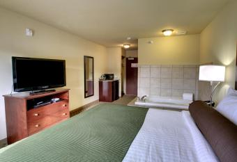 Cobblestone Inn & Suites - Hartington has rooms with a private hot tub