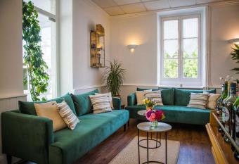 Hostellerie du Parc allows 18 year olds to book a room