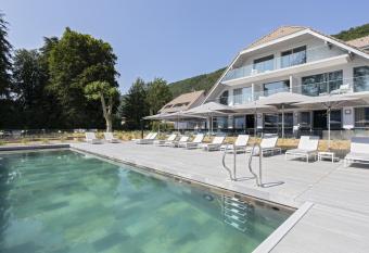 Black Bass Hotel has Balcony rooms