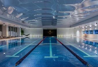 Port Baku Family Residance twobed has rooms with a private hot tub