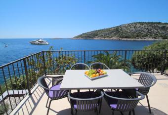 Villa Lavanda Deluxe has Balcony rooms