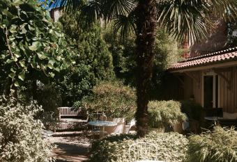 Maison du Lierre Bordeaux Centre ville allows 18 year olds to book a room